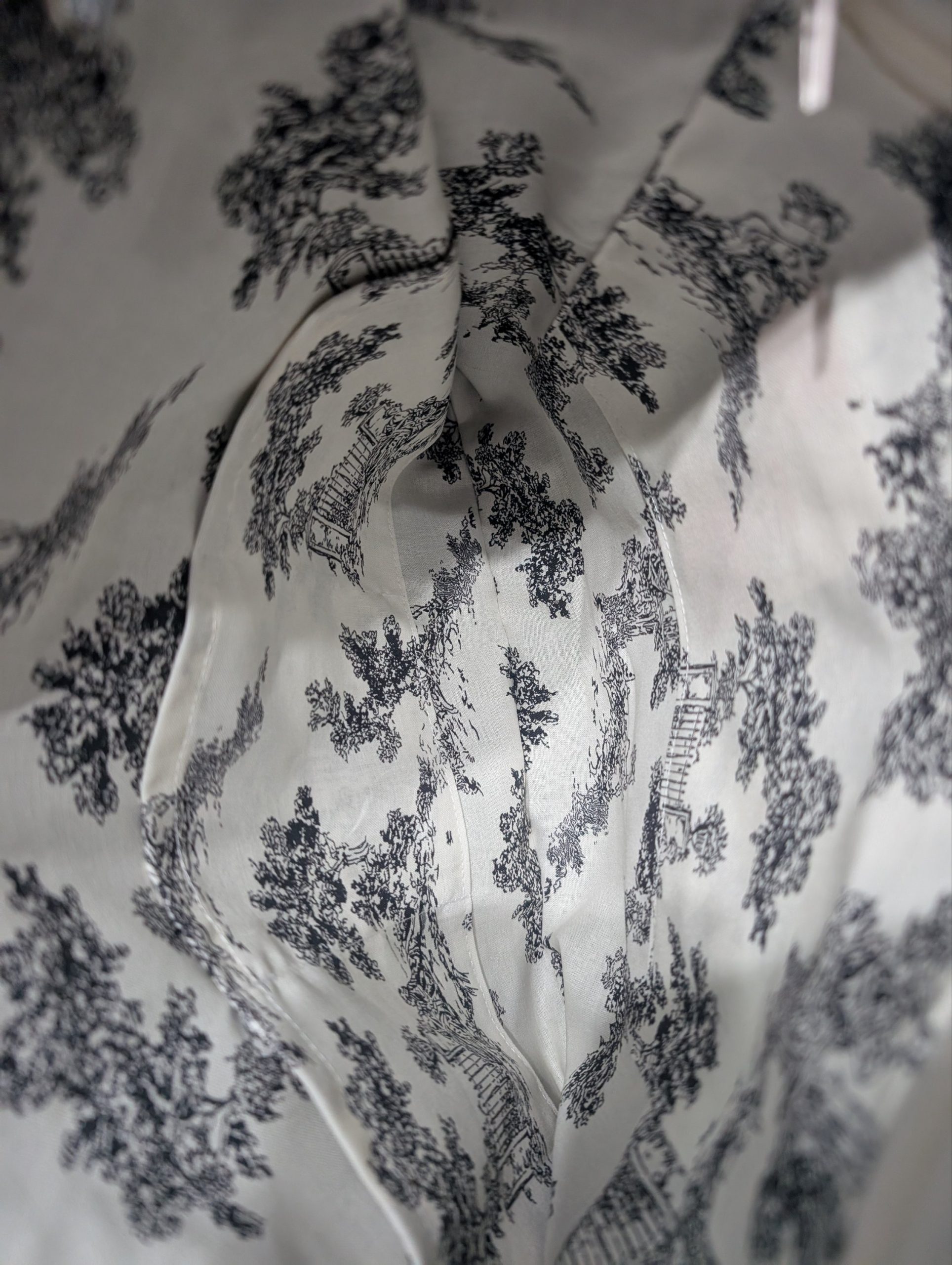 Shades of Grey Garnet Crossbody Bag - Image 3